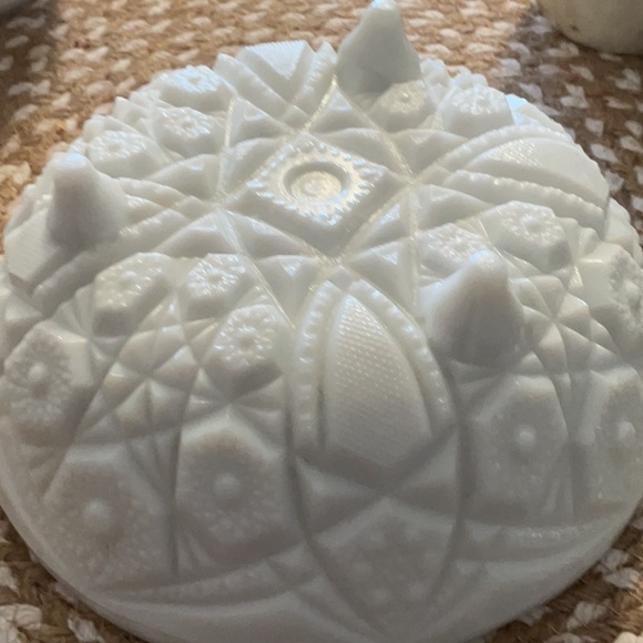 VINTAGE KEMPLE MILK GLASS BOWL HOBSTAR FINECUT SCALLOPED RIM 7” - Picture 4 of 7